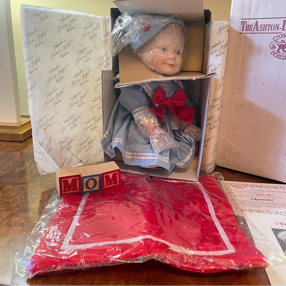 “AMANDA” YOLANDO’S PICTURE PERFECT BABIES PORCELAIN DOLL